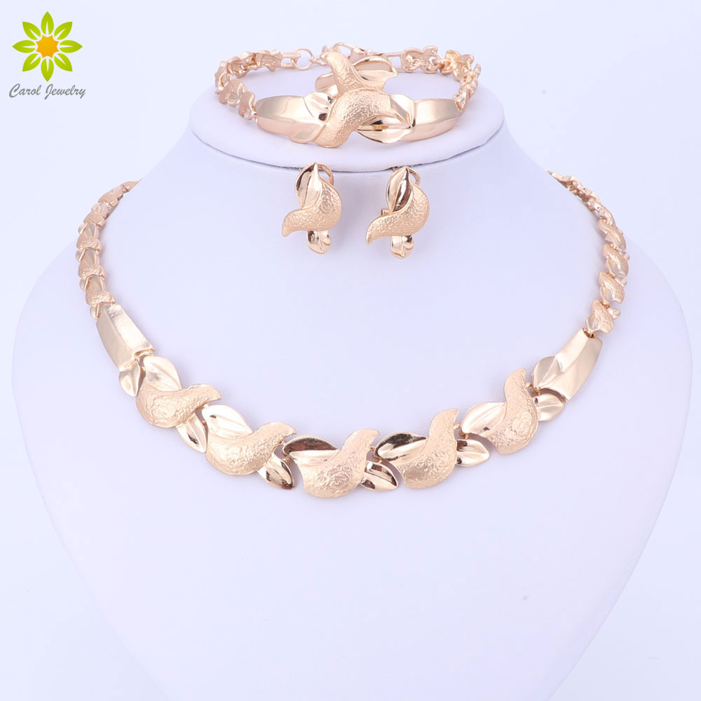 Conjuntos de joyería para mujer, collar llamativo, pulsera, pendiente, anillo de moda, Color dorado, accesorios clásicos románticos para boda